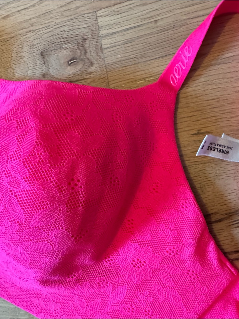 aerie Smoothiez Hot Pink Lined Lace Sports NWT Bra Top Women’s Medium